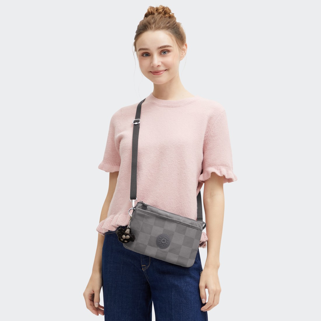 インバイティンググレーエンボス